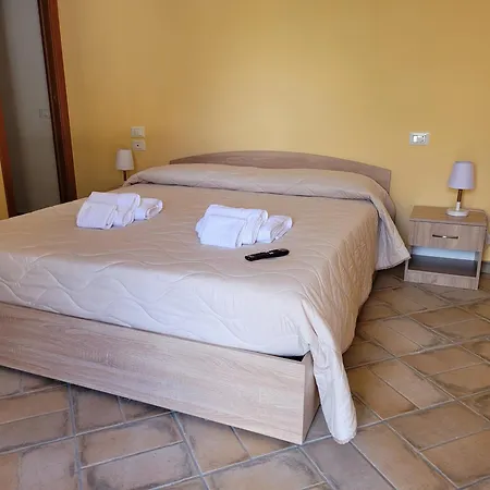 Aparthotel Turistico Magnifico Alessandro Valle Bernardo 04025 Lt Cir 19063 Nei Pressi Di 04022 Fondi Lt *