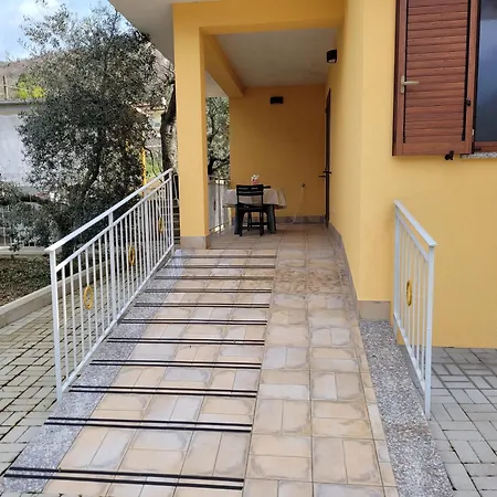 Aparthotel Turistico Magnifico Alessandro Valle Bernardo 04025 Lt Cir 19063 Nei Pressi Di 04022 Fondi Lt *