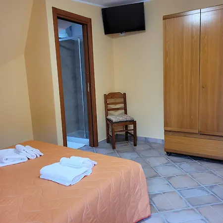Aparthotel Turistico Magnifico Alessandro Valle Bernardo 04025 Lt Cir 19063 Nei Pressi Di 04022 Fondi Lt *