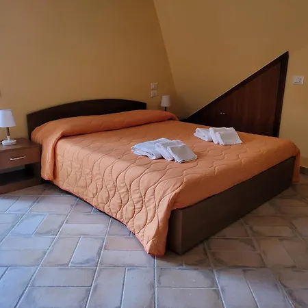 Aparthotel Turistico Magnifico Alessandro Valle Bernardo 04025 Lt Cir 19063 Nei Pressi Di 04022 Fondi Lt *